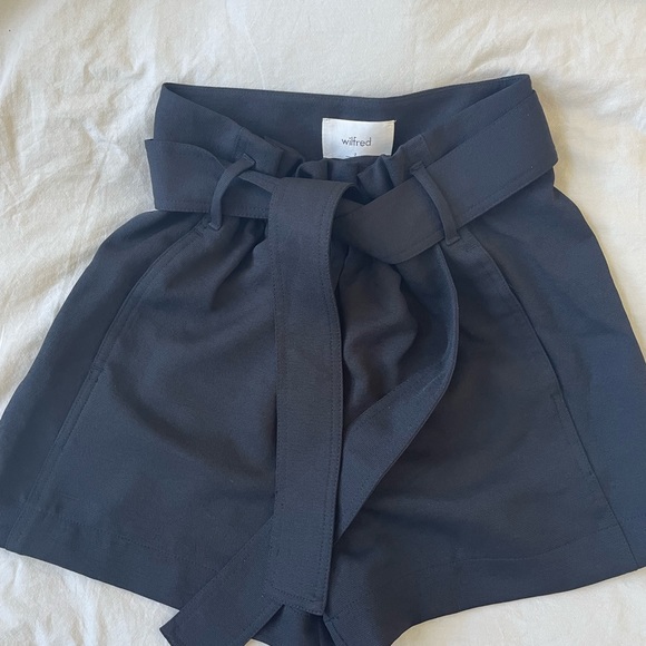 Aritzia Wilfred paper bag shorts black size 2 - Picture 1 of 3